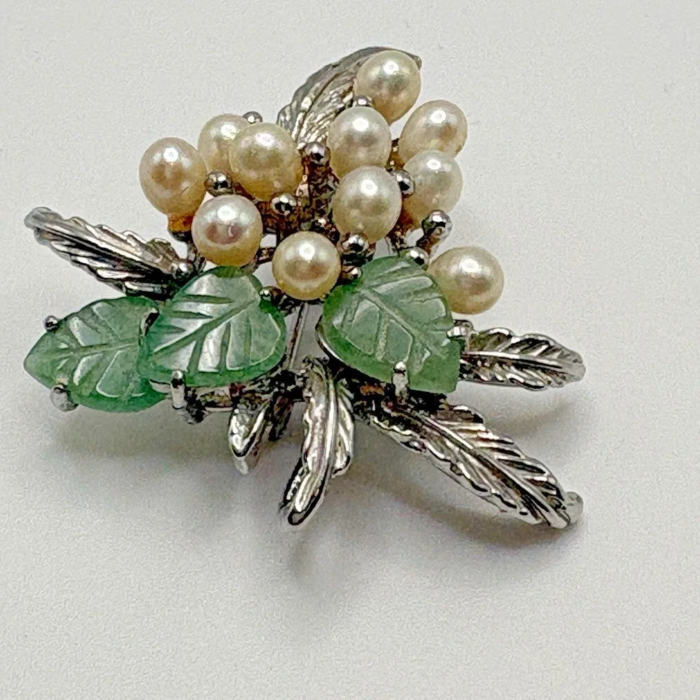 Vintage Brooch Freshwater Pearl and Jadeite Berries
